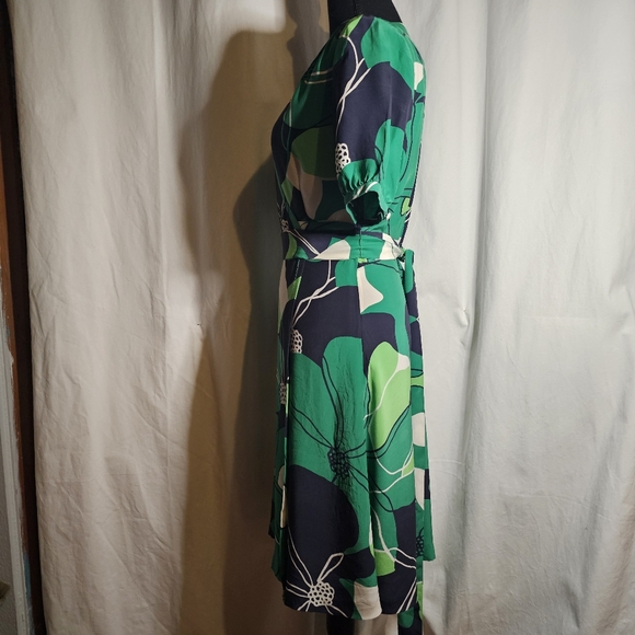 Banana Republic 100% Silk Wrap Dress Large Floral Pattern Green & Navy & White - Picture 3 of 9